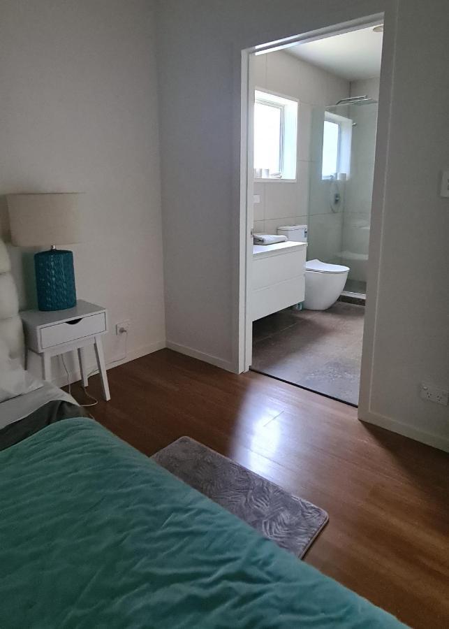 This Fabulous, Single-Level 3 Plus 1 Small Room With Folding Sofa Home Auckland Esterno foto