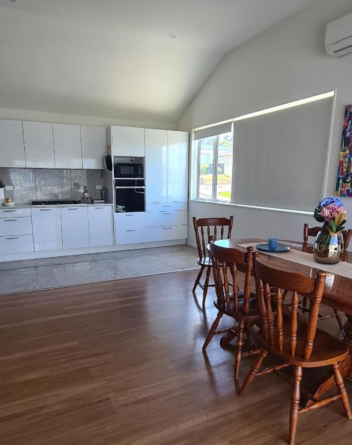 This Fabulous, Single-Level 3 Plus 1 Small Room With Folding Sofa Home Auckland Esterno foto