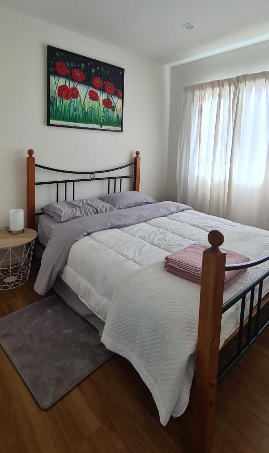 This Fabulous, Single-Level 3 Plus 1 Small Room With Folding Sofa Home Auckland Esterno foto