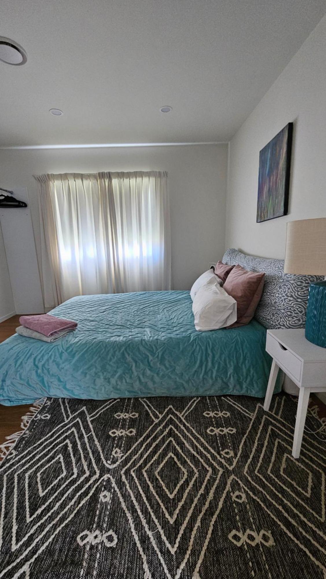 This Fabulous, Single-Level 3 Plus 1 Small Room With Folding Sofa Home Auckland Esterno foto